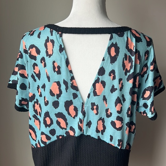 5/$25 Cinnie Top - Picture 8 of 12